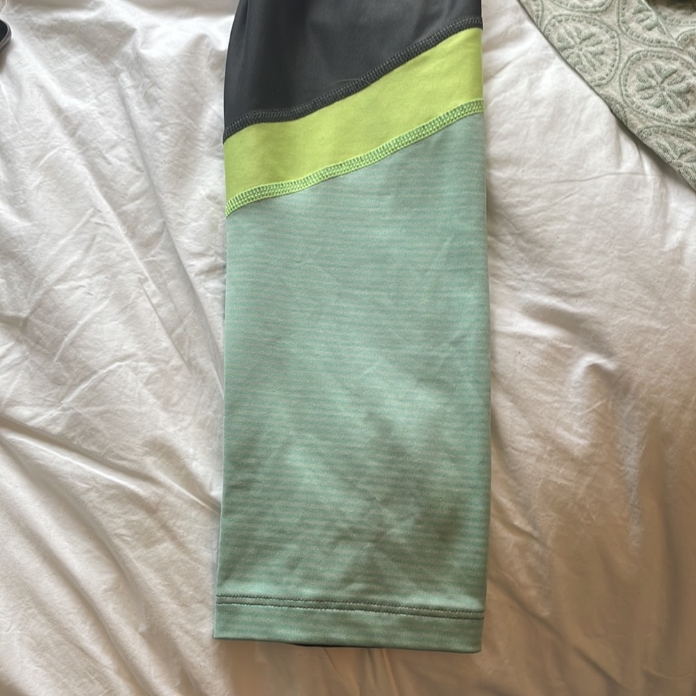 UNDER ARMOUR LEGGINGS - Picture 7 of 8